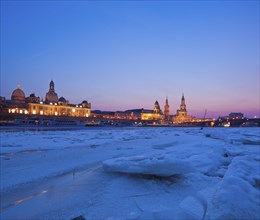 Ice drift on the Elbe in Dresden