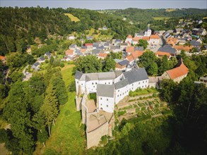 Lauenstein Castle originated from a castle with a core dating from the 13th century in the