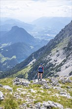 Mountaineers climbing the Scheffauer, Kitzbühel Alps, Tyrol, Austria, Europe