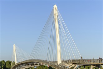 Die Deux-Rives-Fussgängerbrücke zwischen Deutschland und Frankreich in Kehl und Strassburg, ein