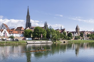 City view, Danube bank with historic old town, fishermen's quarter, Metzgerturm and cathedral,