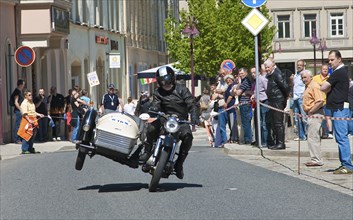 Sebnitz, town festival with classic car rally. The new flower girl Tina Häntzschel starts the