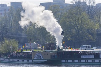 Steamship parade of the historic paddle steamers