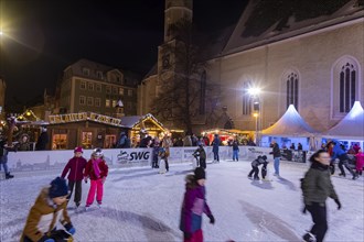 Christmas shingle market in the old town of Görlitz. Ice rink on the Obermarkt