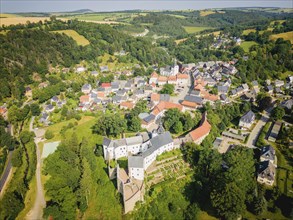 Lauenstein Castle originated from a castle with a core dating from the 13th century in the