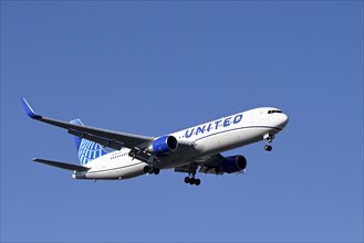 Aircraft United Airlines, Boeing 767-300, N672UA