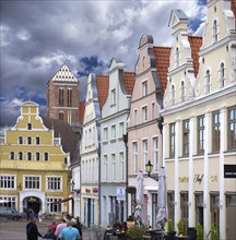 Gabled houses of different architectural styles, in the back the tower of St. Nikolai Church,