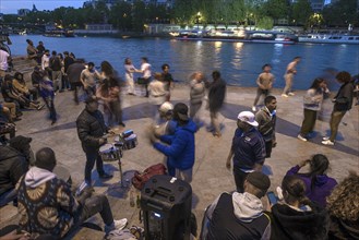 Music and dance, young people in the evening by the Seine, Paris, France, Europe