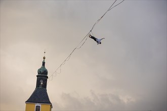 Highline and family festival in Hohnstein Highlines are stretched over the roofs of Hohnstein and