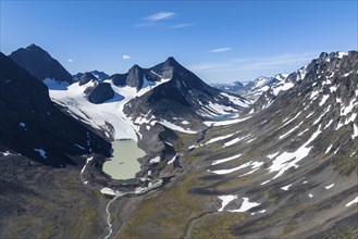 Kaskasavagge valley with Kaskapakte glacier and mountains, mountain Kaskasatjakka and Kuopertjakka,