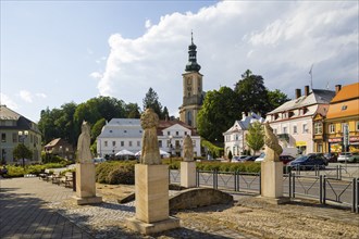 Krasna LÃ­pa (German Schönlinde) is a town with about 3500 inhabitants in the Okres DÄ›ÄÃ­n in the