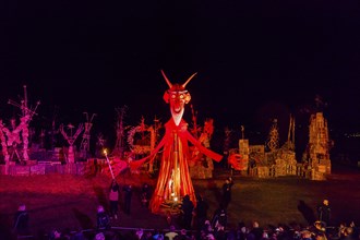 Grande Finale of the Travelling Theatre Festival on the Elbe Meadows