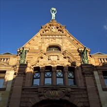 Copper statue entitled Das Wissen by sculptor Philipp Modrow on the Wiesbadener Kurier press