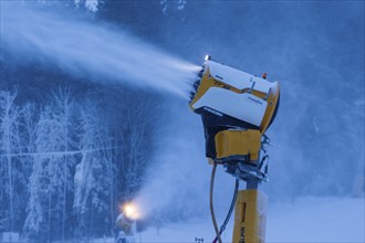 In anticipation of easing of the corona-induced logdown, the ski slope in Altenberg in Saxony's Ore