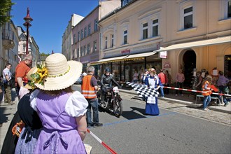 Sebnitz, town festival with classic car rally. The new flower girl Tina Häntzschel starts the