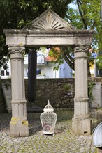 Castle fountain, showpiece of the Reutlingen reeves, fountain column by the stonemason Hans Huber,