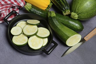 Various courgettes (Cucurbita pepo), courgette convar. giromontiina