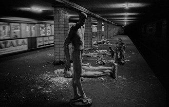 GDR, Berlin, 17 June 1990, Oranienburger Straße S-Bahn station, figures erected by the Weißensee