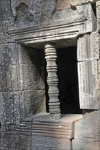 Window with column, Prasat Ta Som, Angkor, Cambodia, Asia