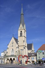 Heart sculpture, Nikolaikirche, Nikolaiplatz, Villach, Carinthia, Austria, Europe