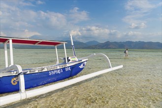 Traditional old fishing boat, sea, blue, ocean, fishing, fishing, work, tropical, empty, lonely,