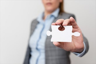 Businesswoman Find Strategy For Resolving Missing Ideas At Office