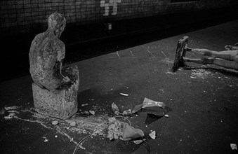 GDR, Berlin, 17 June 1990, Oranienburger Straße S-Bahn station, figures erected by the Weißensee