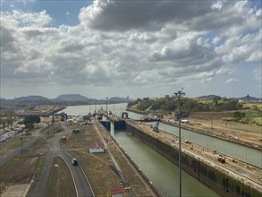 An extensive canal lock set in a rural environment. The sky is cloudy, but there is a quiet