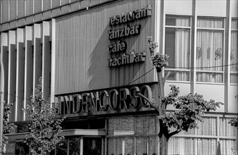 Germany, Berlin, 25.05.1991, LINDENCORSO, restaurant, dance bar, café, night bar, Unter den Linden,