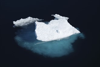 Ice floe in Nunavut (canadian arctic sea)