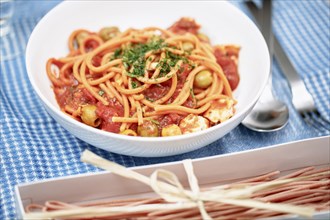 Spaghetti al peperoncino with chicken breast, tomatoes and olives