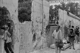 GDR, Berlin, 21 June 1990, Wall at Check Point Charlie Zimmerstraße, (Friedrichstraße)