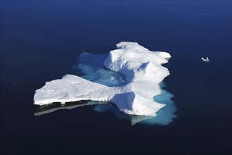 Ice floe in Nunavut (canadian arctic sea)