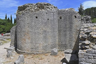 Round building, Glanum