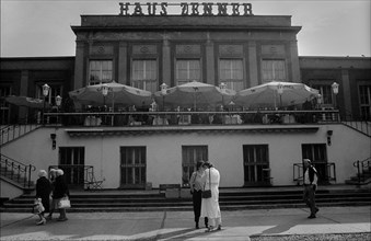 Germany, Berlin, 27 June 1991, Haus Zenner in Treptower Park, excursion restaurant, Europe