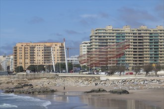 Place of interest She Changes, Rotunda da Anémona, sculpture by artist Janet Echelman on the beach