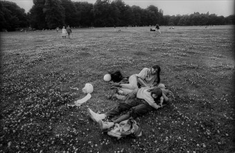 Germany, Berlin, 27.06.1991, Family in a meadow in Treptower Park, Europe