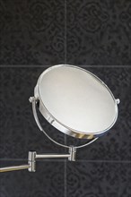 Double sided round makeup beauty mirror n bathroom