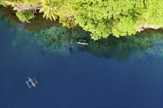 Inhabitants with outrigger boats, Tufi, Cape Nelson, Papua New Guinea, Oceania