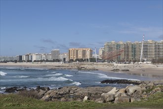 City view with sandy beach and surf in the Atlantic Ocean, She Changes landmark, Rotunda da