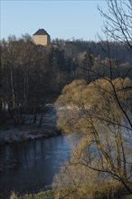 The frozen Saale in January, with Hirschberg Castle above