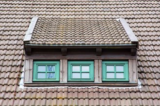 Bay window with 3 windows