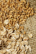 Dinkel wheatflakes and grains, grains, Wholegrain flakes