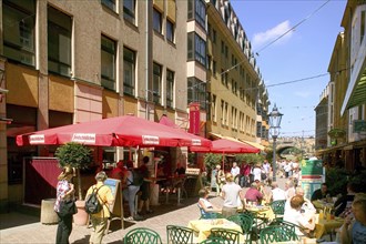 Münzgasse is a popular link between Neumarkt and Brühl's Terrace