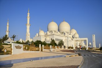 Sheikh Zayed Mosque, Abu Dhabi City, Emirate of Abu Dhabi, United Arab Emirates, Asia