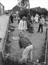 The residents of this homeless shelter in Düsseldorf, located directly on the motorway, here on 11