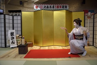 Geisha at the traditional fan throw, Omori, Tokyo, Japan, Asia