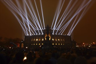 Courtyard installation in Dresden after the flood: Lighthouse of light