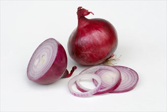 Red onions (Allium cepa)