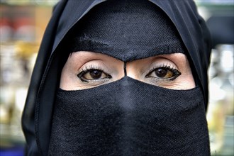 Portrait of a Muslim woman, veiled, Salalah, Dhofar Region, Orient, Oman, Asia